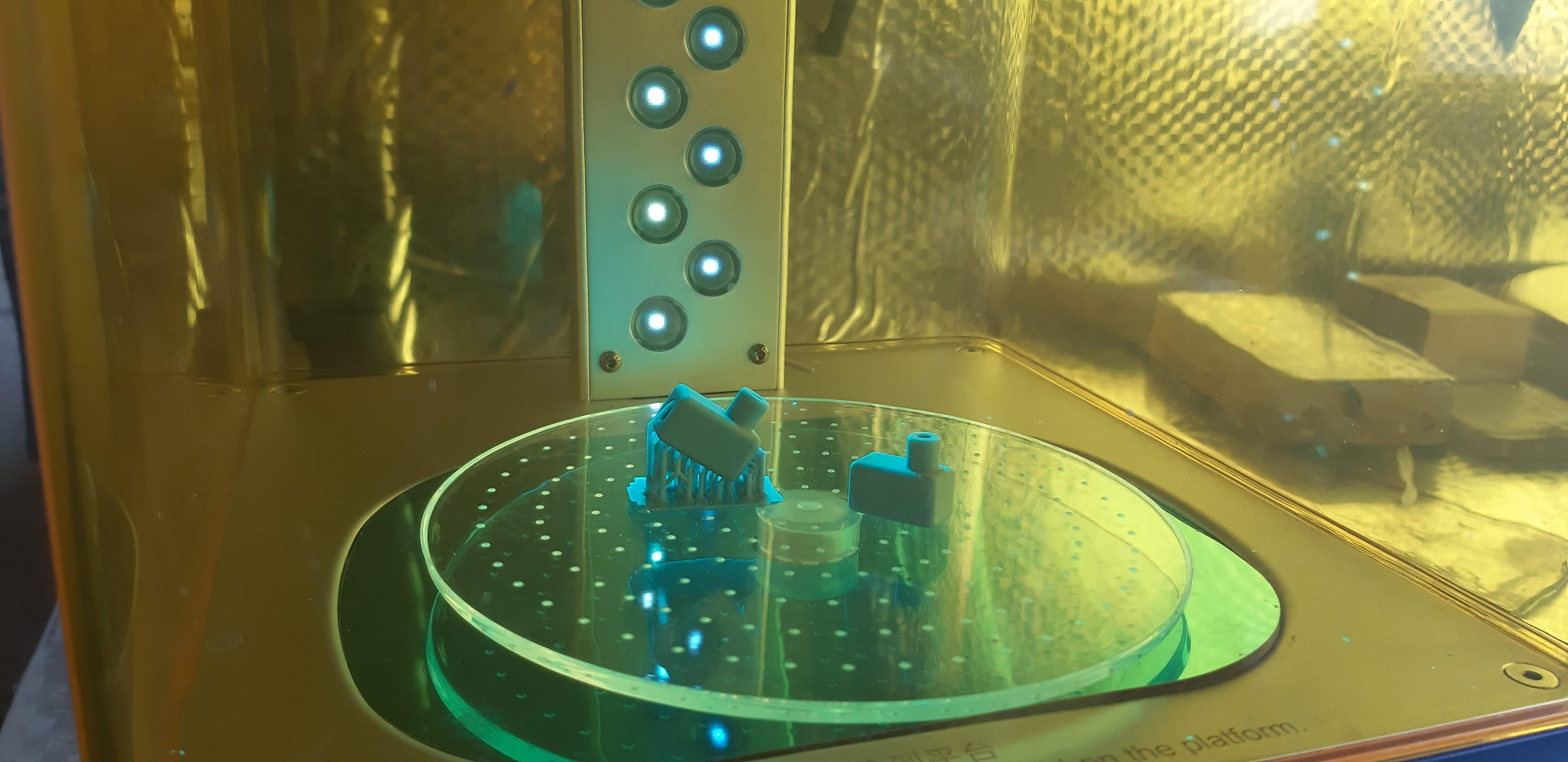 UV-LCD принтер в работа